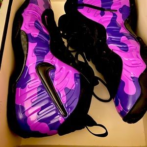 These shoes are awesome! Worn once to try on that’s it.